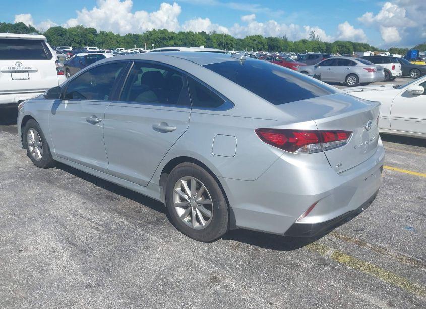 Photo 3 of 2019 Hyundai Sonata SE (VIN 5NPE24AF2KH796797)