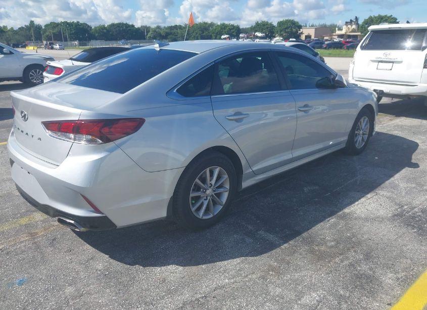 Photo 4 of 2019 Hyundai Sonata SE (VIN 5NPE24AF2KH796797)