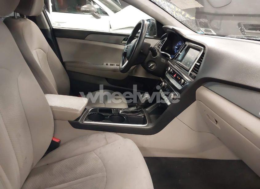 Photo 5 of 2019 Hyundai Sonata SE (VIN 5NPE24AF2KH802274)
