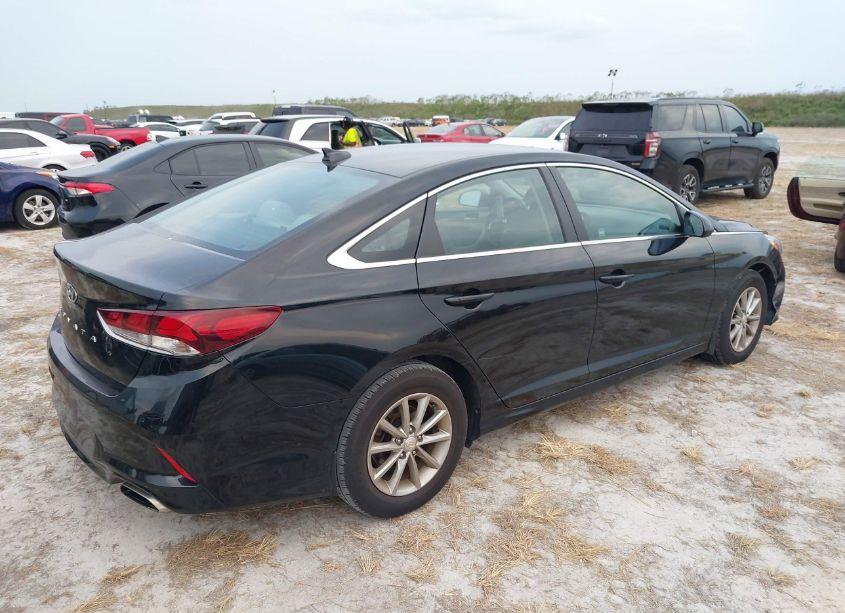 Photo 4 of 2019 Hyundai Sonata SE (VIN 5NPE24AF2KH813839)