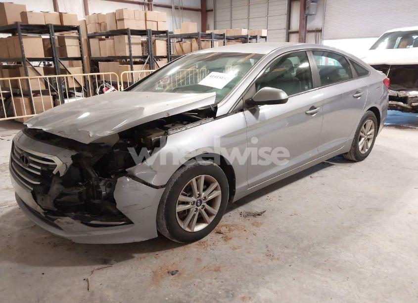 Photo 2 of 2015 Hyundai Sonata SE (VIN 5NPE24AF3FH000743)