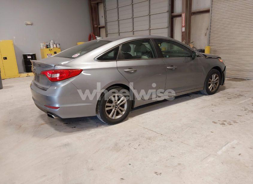 Photo 4 of 2015 Hyundai Sonata SE (VIN 5NPE24AF3FH000743)