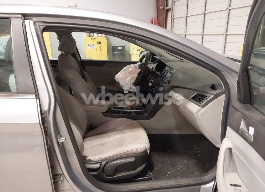 Photo 5 of 2015 Hyundai Sonata SE (VIN 5NPE24AF3FH000743)