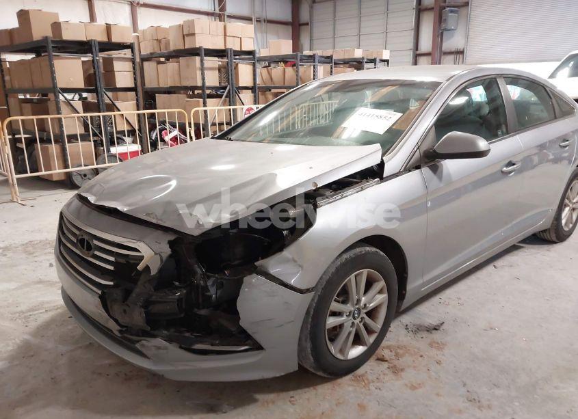 Photo 6 of 2015 Hyundai Sonata SE (VIN 5NPE24AF3FH000743)