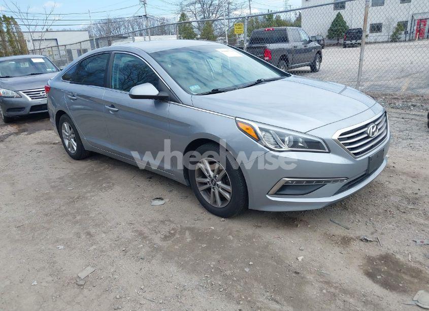 2015 Hyundai Sonata SE (VIN 5NPE24AF3FH019955) main photo