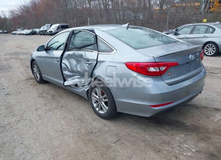 Photo 3 of 2015 Hyundai Sonata SE (VIN 5NPE24AF3FH019955)