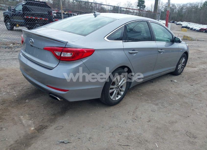 Photo 4 of 2015 Hyundai Sonata SE (VIN 5NPE24AF3FH019955)