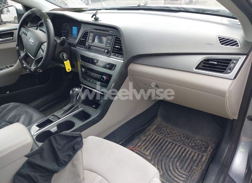 Photo 5 of 2015 Hyundai Sonata SE (VIN 5NPE24AF3FH019955)
