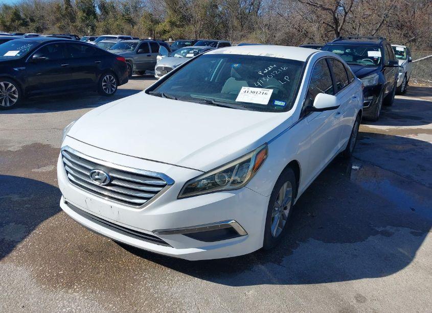 Photo 2 of 2015 Hyundai Sonata SE (VIN 5NPE24AF3FH026839)
