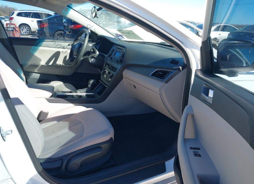 Photo 5 of 2015 Hyundai Sonata SE (VIN 5NPE24AF3FH026839)