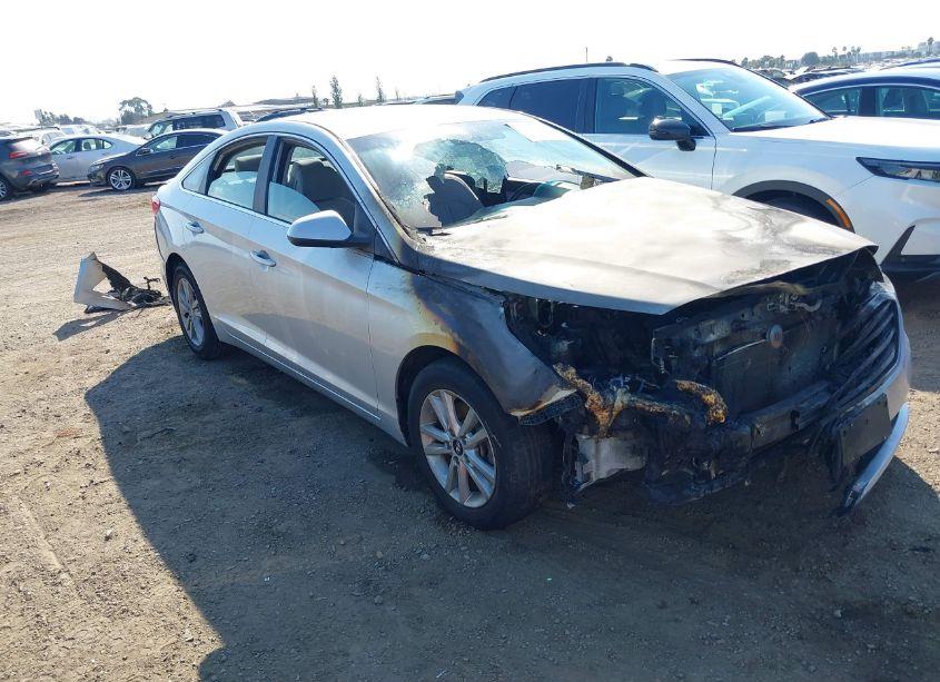 2015 Hyundai Sonata SE (VIN 5NPE24AF3FH040353) main photo