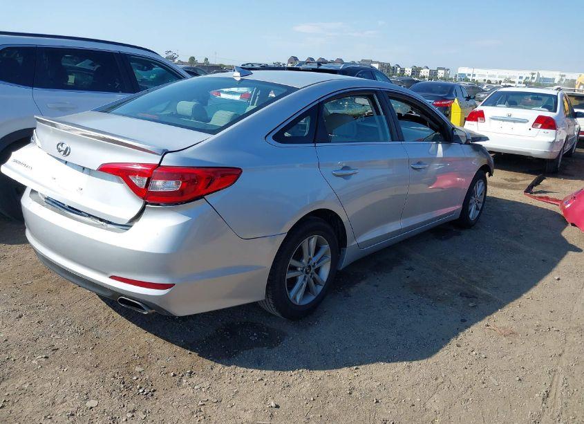 Photo 4 of 2015 Hyundai Sonata SE (VIN 5NPE24AF3FH040353)