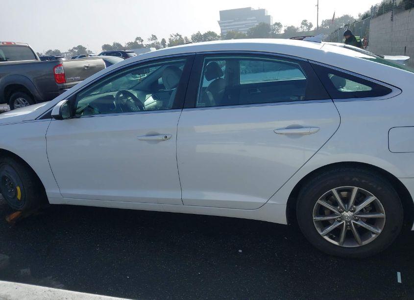 Photo 13 of 2015 Hyundai Sonata SE (VIN 5NPE24AF3FH071344)