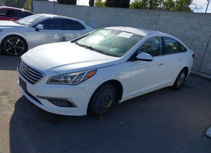 Photo 2 of 2015 Hyundai Sonata SE (VIN 5NPE24AF3FH071344)