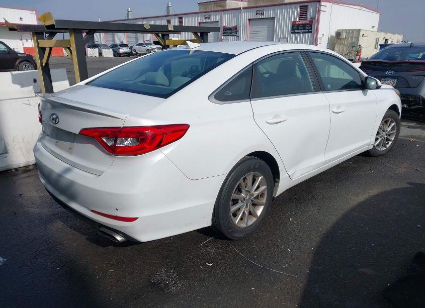Photo 4 of 2015 Hyundai Sonata SE (VIN 5NPE24AF3FH071344)
