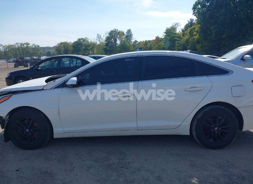 Photo 15 of 2015 Hyundai Sonata SE (VIN 5NPE24AF3FH106979)