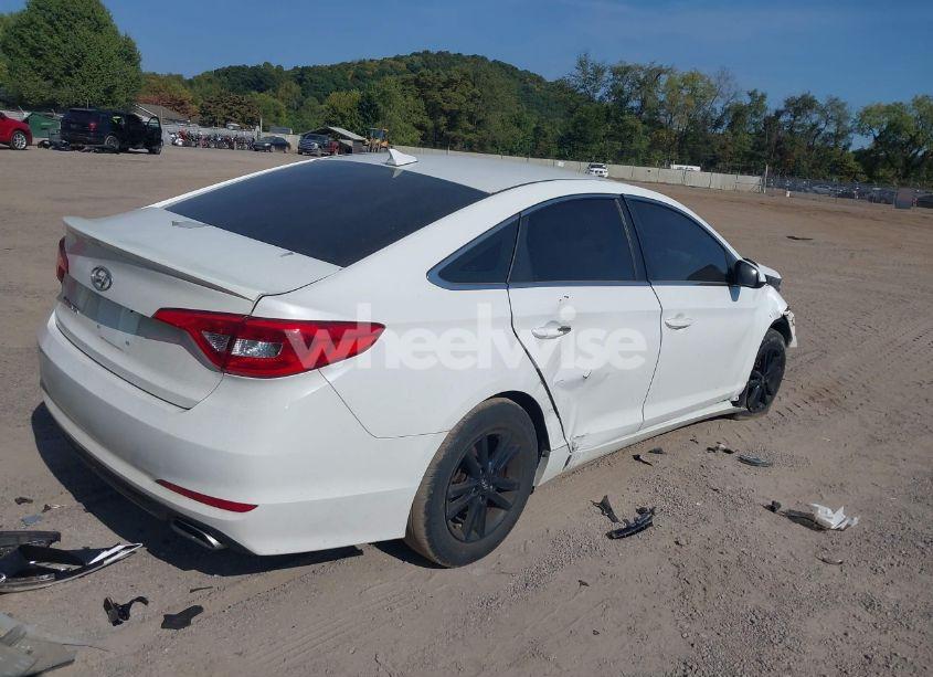 Photo 4 of 2015 Hyundai Sonata SE (VIN 5NPE24AF3FH106979)
