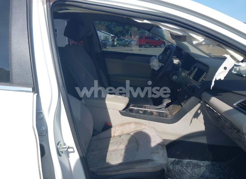 Photo 5 of 2015 Hyundai Sonata SE (VIN 5NPE24AF3FH106979)