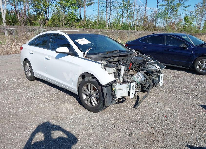 2015 Hyundai Sonata SE (VIN 5NPE24AF3FH108750) main photo