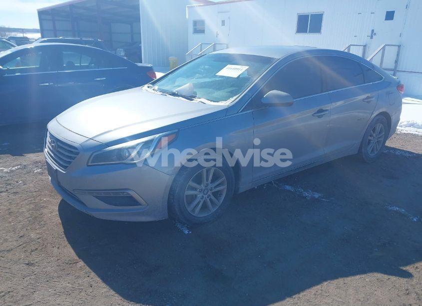 Photo 2 of 2015 Hyundai Sonata SE (VIN 5NPE24AF3FH126911)
