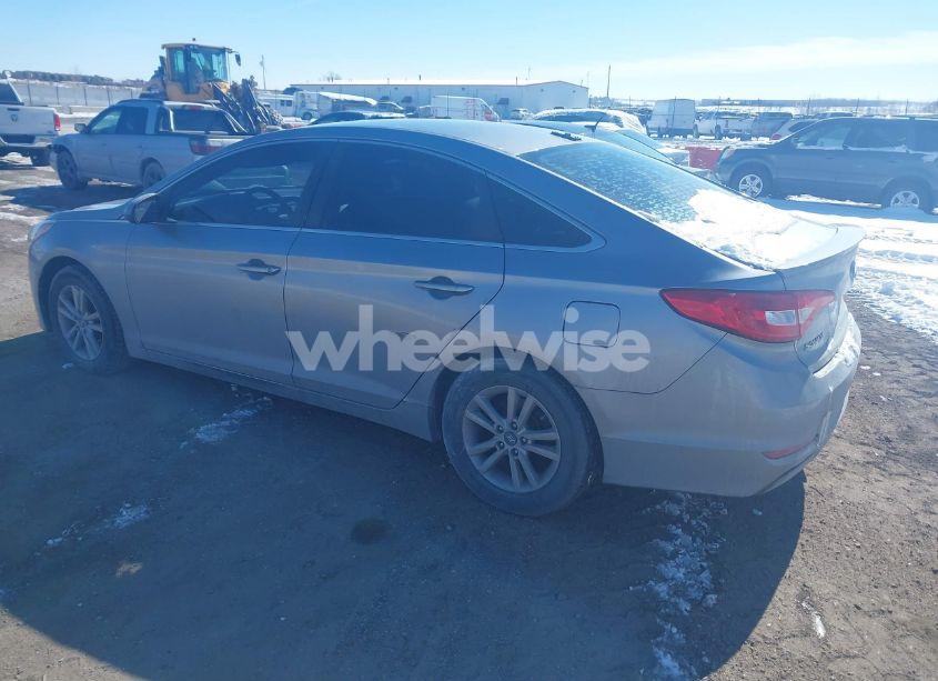 Photo 3 of 2015 Hyundai Sonata SE (VIN 5NPE24AF3FH126911)