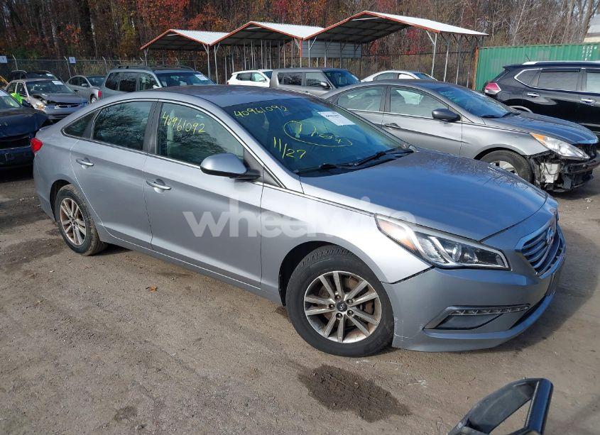 2015 Hyundai Sonata SE (VIN 5NPE24AF3FH141747) main photo