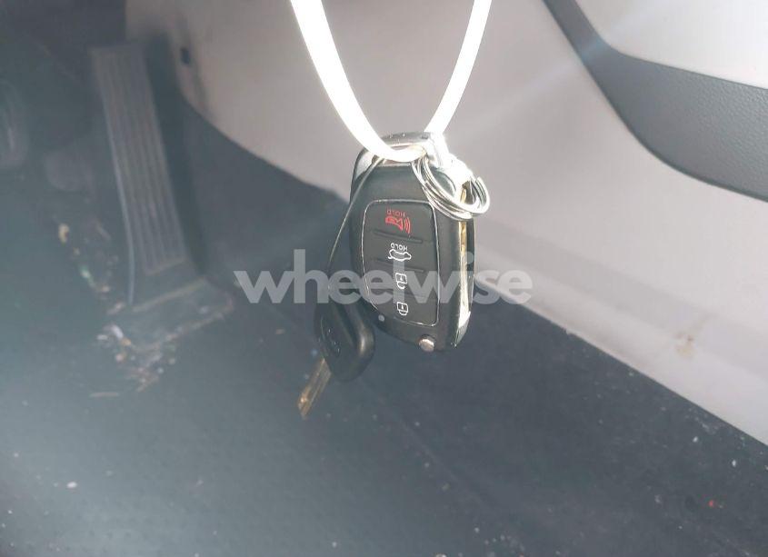 Photo 11 of 2015 Hyundai Sonata SE (VIN 5NPE24AF3FH141747)