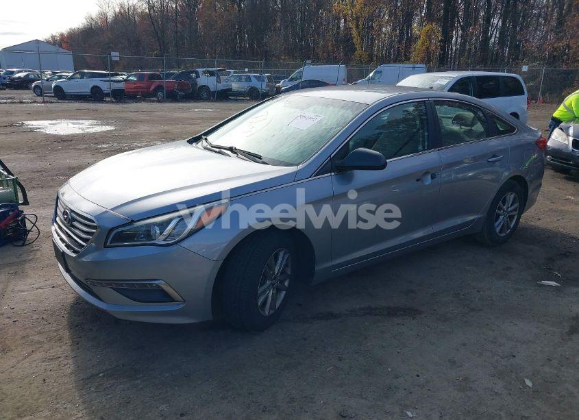 Photo 2 of 2015 Hyundai Sonata SE (VIN 5NPE24AF3FH141747)