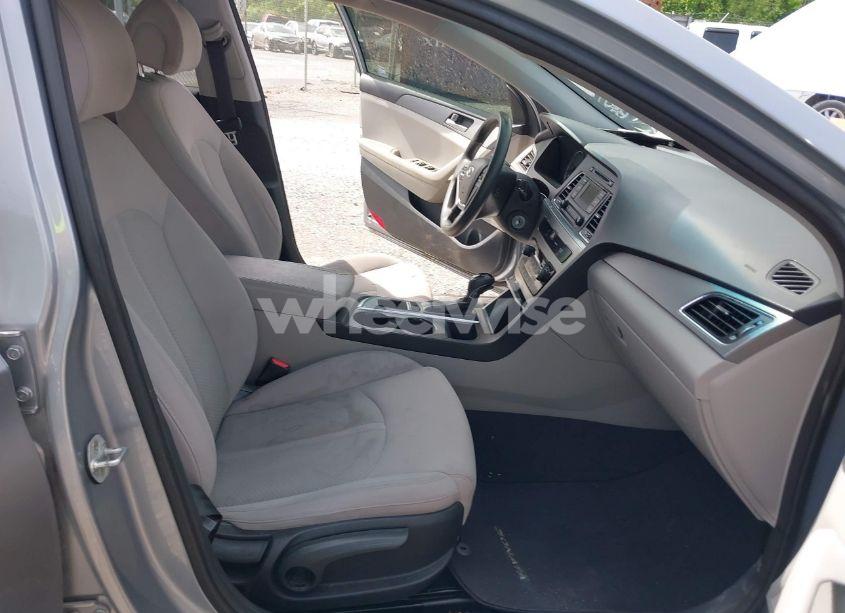 Photo 5 of 2015 Hyundai Sonata SE (VIN 5NPE24AF3FH147614)