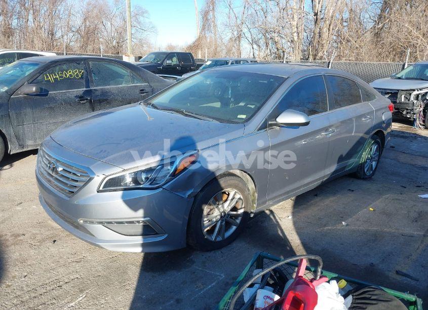 Photo 2 of 2015 Hyundai Sonata SE (VIN 5NPE24AF3FH151887)
