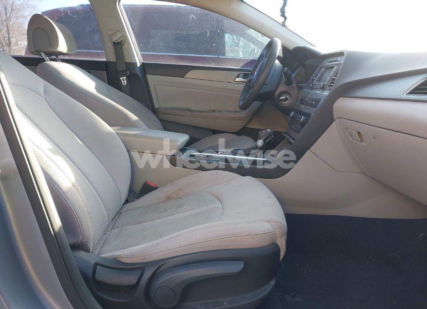 Photo 5 of 2015 Hyundai Sonata SE (VIN 5NPE24AF3FH151887)
