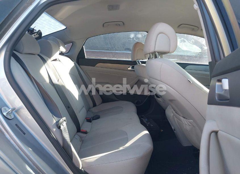 Photo 8 of 2015 Hyundai Sonata SE (VIN 5NPE24AF3FH151887)