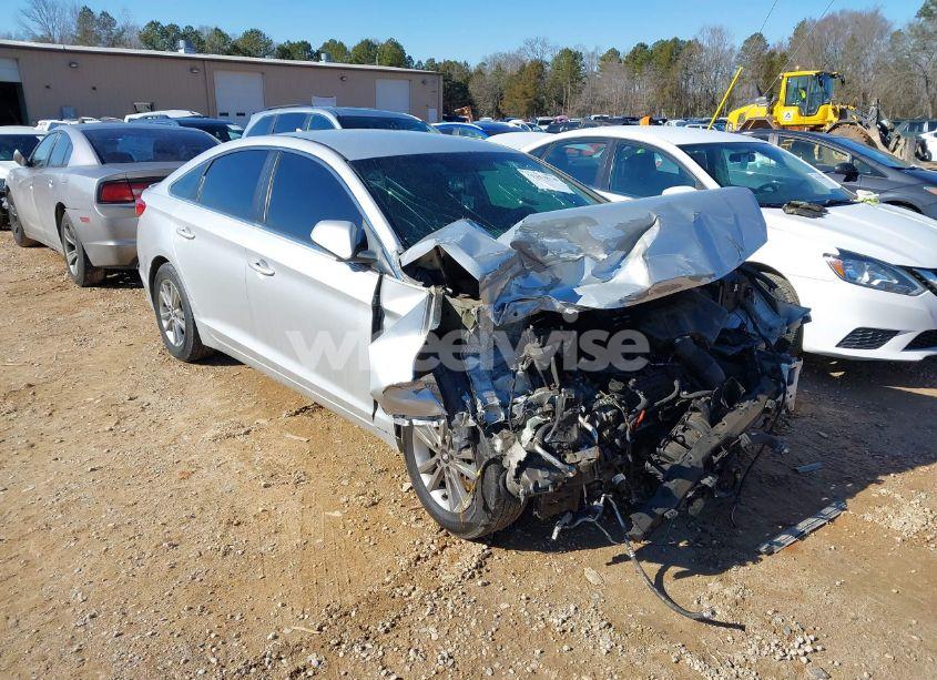 2015 Hyundai Sonata SE (VIN 5NPE24AF3FH181679) main photo