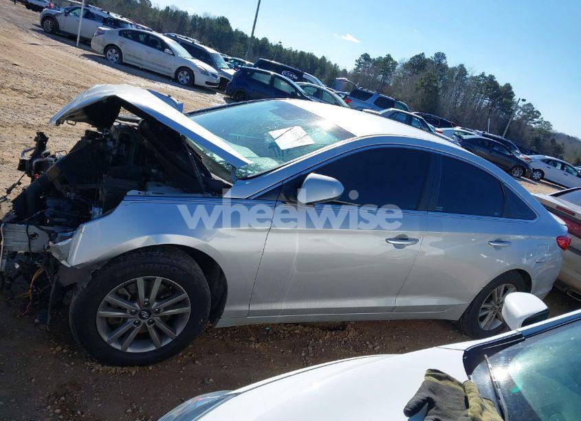 Photo 13 of 2015 Hyundai Sonata SE (VIN 5NPE24AF3FH181679)