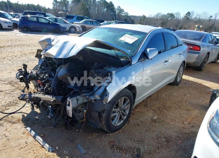 Photo 2 of 2015 Hyundai Sonata SE (VIN 5NPE24AF3FH181679)