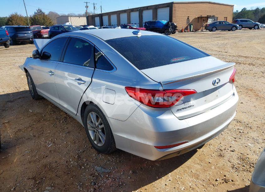 Photo 3 of 2015 Hyundai Sonata SE (VIN 5NPE24AF3FH181679)