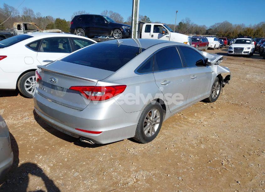 Photo 4 of 2015 Hyundai Sonata SE (VIN 5NPE24AF3FH181679)