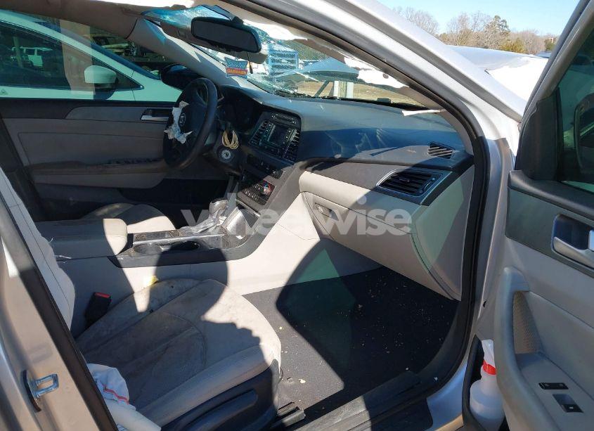 Photo 5 of 2015 Hyundai Sonata SE (VIN 5NPE24AF3FH181679)