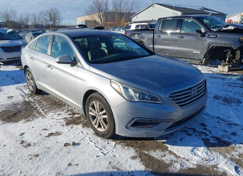 2015 Hyundai Sonata SE (VIN 5NPE24AF3FH182119) main photo
