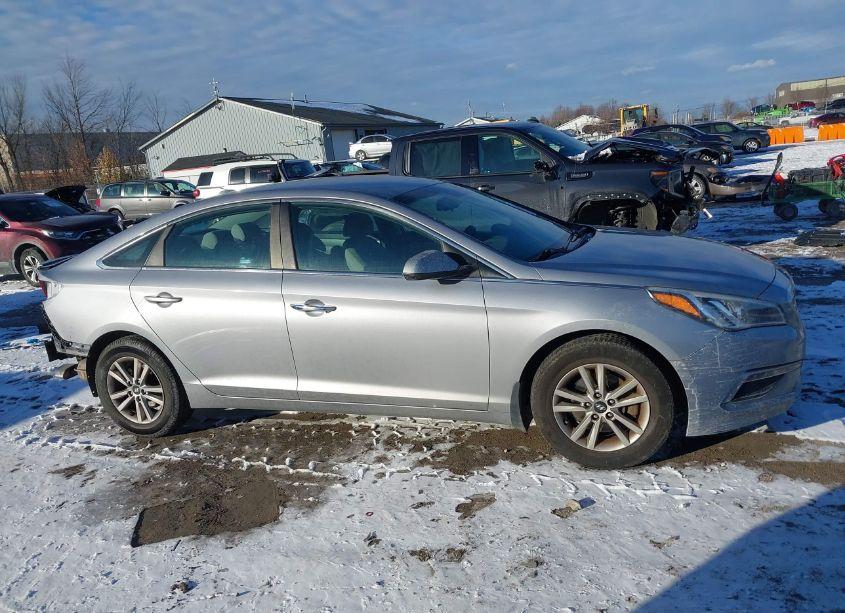 Photo 14 of 2015 Hyundai Sonata SE (VIN 5NPE24AF3FH182119)