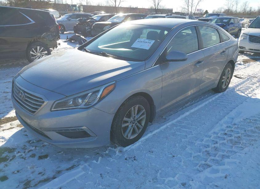 Photo 2 of 2015 Hyundai Sonata SE (VIN 5NPE24AF3FH182119)