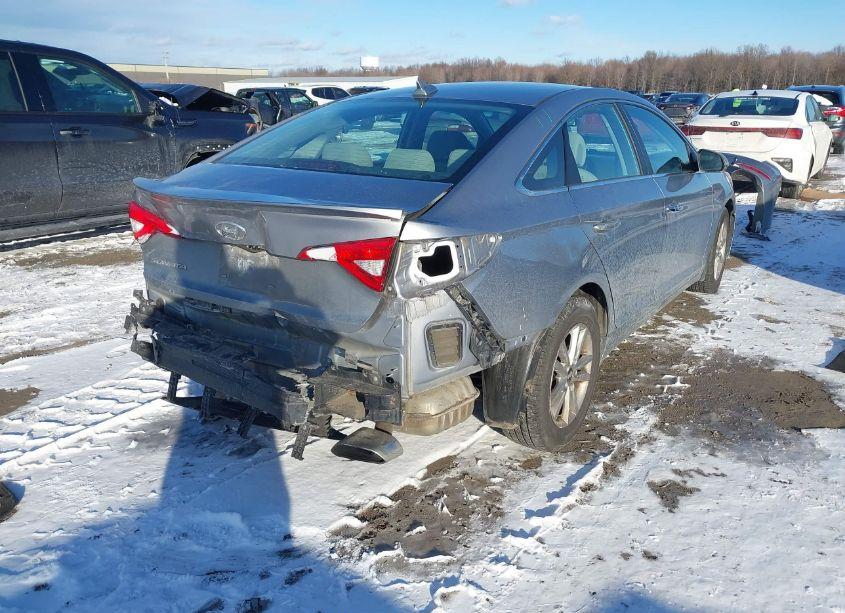 Photo 4 of 2015 Hyundai Sonata SE (VIN 5NPE24AF3FH182119)