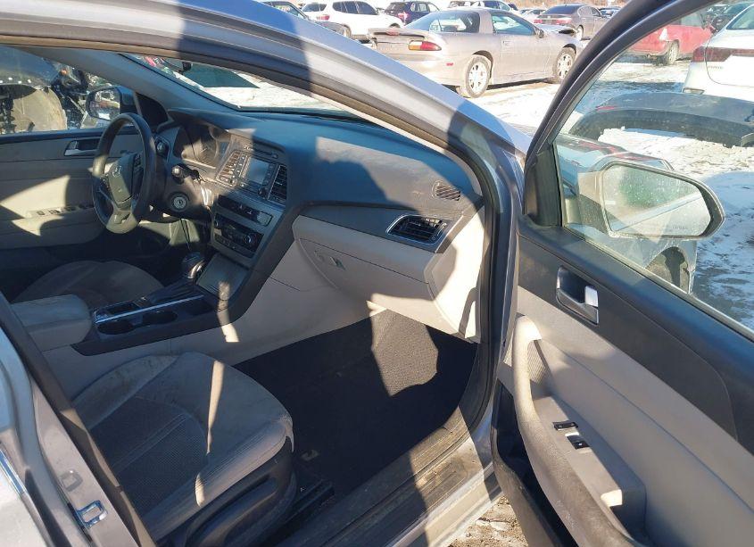 Photo 5 of 2015 Hyundai Sonata SE (VIN 5NPE24AF3FH182119)