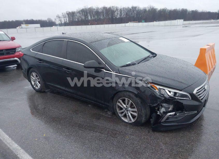 2015 Hyundai Sonata SE (VIN 5NPE24AF3FH213935) main photo