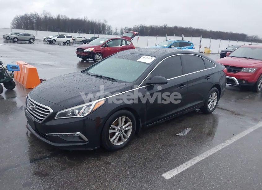 Photo 2 of 2015 Hyundai Sonata SE (VIN 5NPE24AF3FH213935)