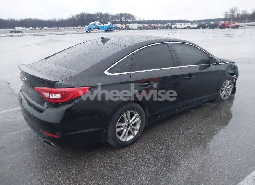 Photo 4 of 2015 Hyundai Sonata SE (VIN 5NPE24AF3FH213935)