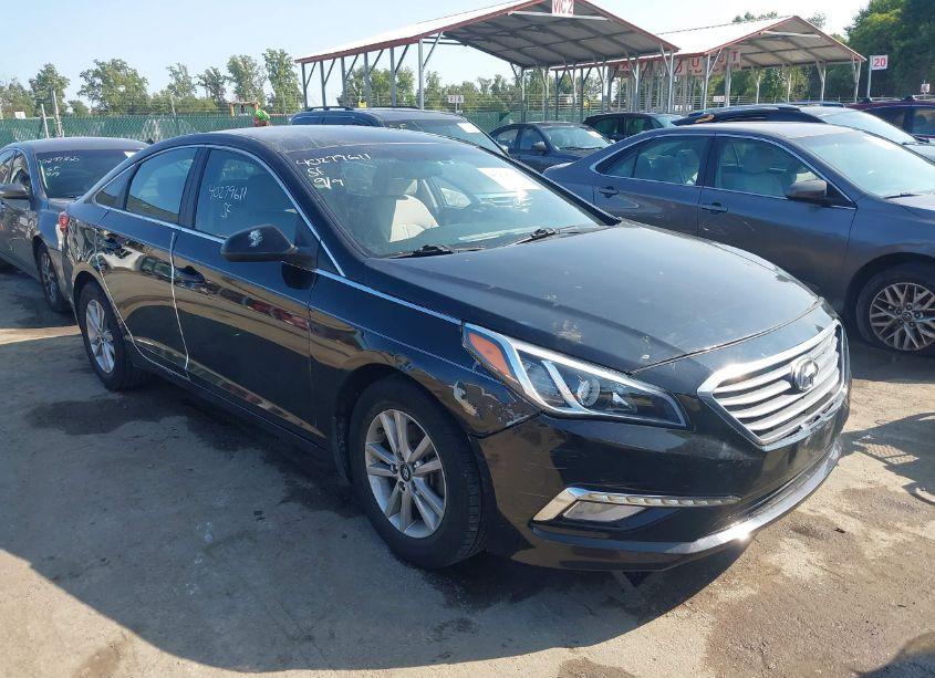 2015 Hyundai Sonata SE (VIN 5NPE24AF3FH216558) main photo