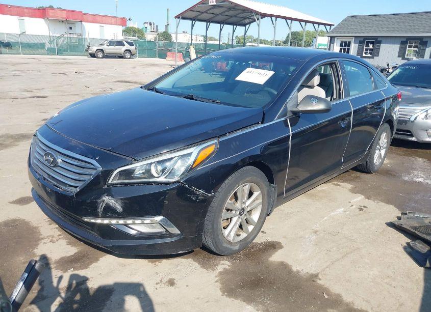 Photo 2 of 2015 Hyundai Sonata SE (VIN 5NPE24AF3FH216558)
