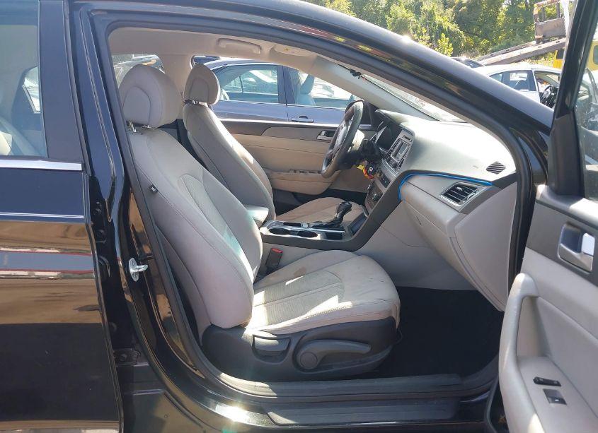Photo 5 of 2015 Hyundai Sonata SE (VIN 5NPE24AF3FH216558)