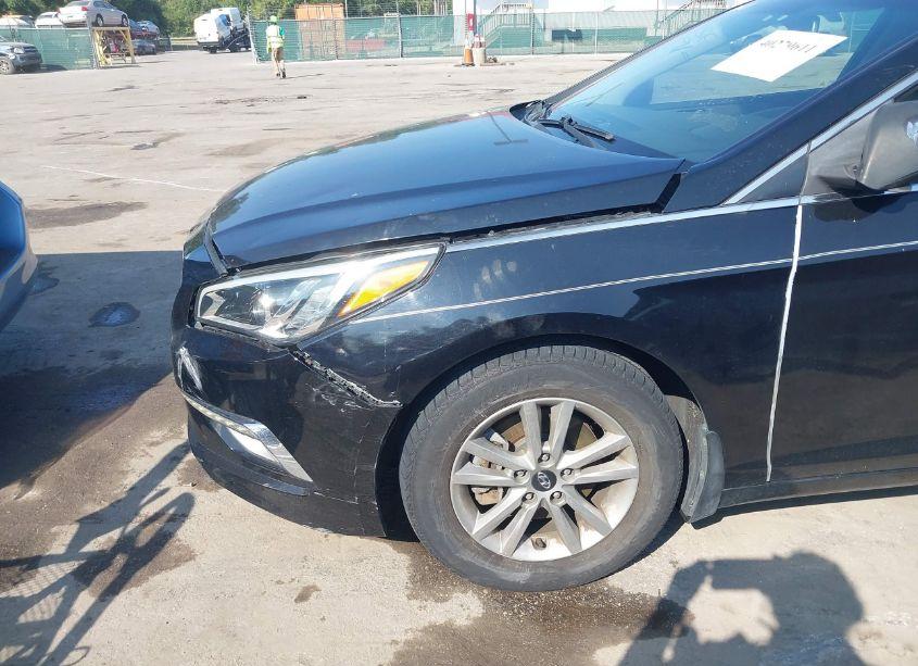 Photo 6 of 2015 Hyundai Sonata SE (VIN 5NPE24AF3FH216558)